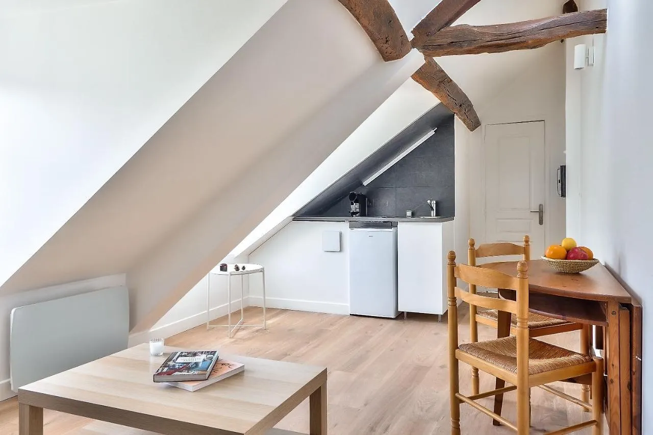 Charming 1 Bedroom In The Heart Of *