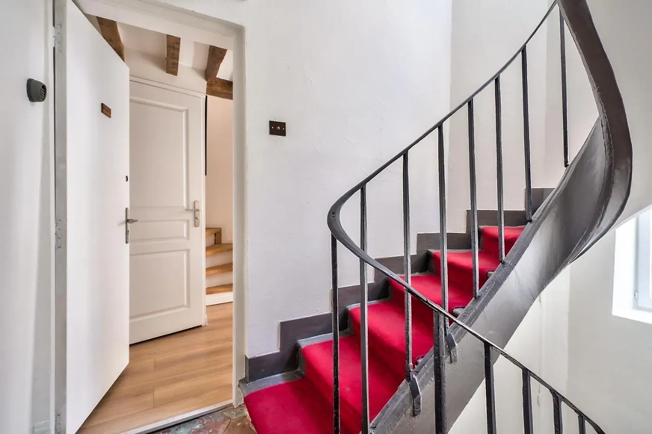Charming 1 Bedroom In The Heart Of Apartmán